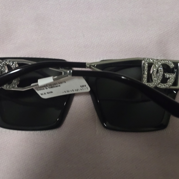 Dolce & Gabbana NWT Black sunglasses 💕 - Picture 10 of 12